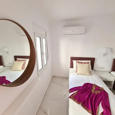 Monte Smith * Rhodes City